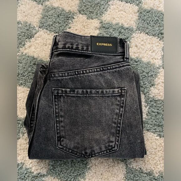 NWT Express Denim Mom Jeans High Rise Jeans Black Distressed Ripped Size 2R - Picture 8 of 9